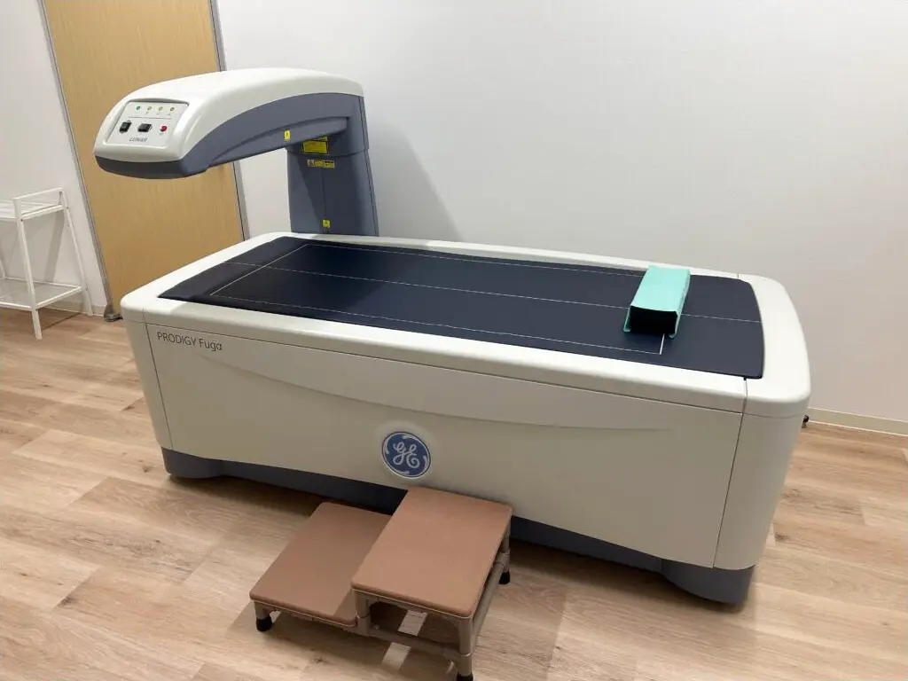 当院で骨密度検査に使用するDEXA装置